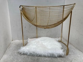 V&G HOME DESIGN LEISURE SOFA CHAIR IN GOLD WITH WHITE FUR RUG: LOCATION - G 1