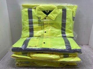 5 X ROAD SAFETY JACKETS - UK SIZE: MEDIUM AND LARGE: LOCATION - G 2