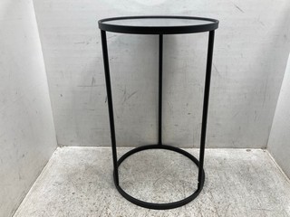 GALLERY INTERIORS HUTTON SIDE TABLE IN BLACK - RRP £138: LOCATION - G 3