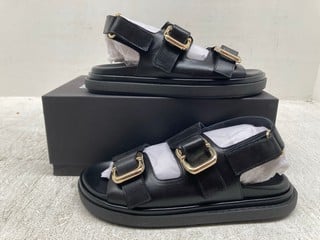 ALOHAS HARPER SANDALS IN BLACK - UK SIZE 5: LOCATION - G6