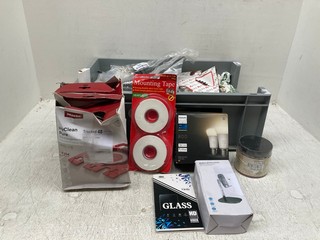 QTY OF ASSORTED ITEMS TO INCLUDE PHILLIPS HUE WHITE BLUETOOTH LIGHT BULBS: LOCATION - G6