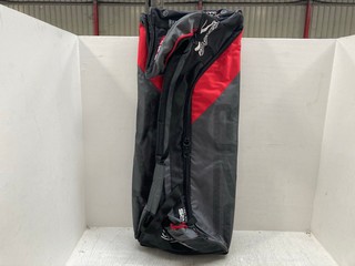 SLAZENGER ELITE CRICKET WHEELIE BAG IN BLACK/RED/WHITE: LOCATION - G7