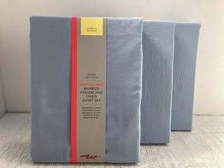 3 X JOHN LEWIS & PARTNERS BAMBOO VISCOSE AND LINEN DUVET SETS IN BLUE - SIZE: DOUBLE: LOCATION - F 12