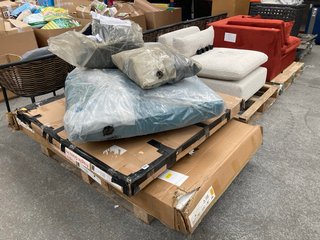 PALLET OF ASSORTED ITEMS TO INCLUDE 2 X SCATTER CUSHIONS IN BLACK: LOCATION - B5 (KERBSIDE PALLET DELIVERY)