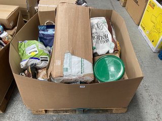 PALLET OF ASSORTED PET ITEMS TO INCLUDE PRO CHOICE MEATY BITES IN JELLY: LOCATION - B5 (KERBSIDE PALLET DELIVERY)