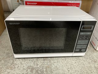 SHARP 20L DIGITAL MICROWAVE OVEN IN WHITE: LOCATION - BR7