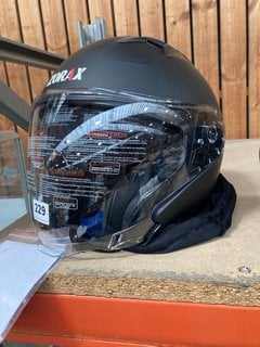 ZORAX ECER22-06 MOTORCYCLE HELMET IN BLACK - UK SIZE LARGE: LOCATION - AR1