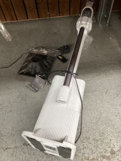 SHARK CORDLESS DETECT PRO VACUUM CLEANER - RRP £250 (USED): LOCATION - AR4