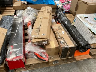 PALLET OF ASSORTED GARDEN ITEMS TO INCLUDE BLACK & DECKER 25CM GRASS TRIMMER 350W: LOCATION - A6 (KERBSIDE PALLET DELIVERY)