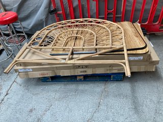 PALLET OF ASSORTED INCOMPLETE FURNITURE ITEMS TO INCLUDE LISBON RATTAN HEADBOARD IN NATURAL SIZE : 135CM: LOCATION - A2 (KERBSIDE PALLET DELIVERY)