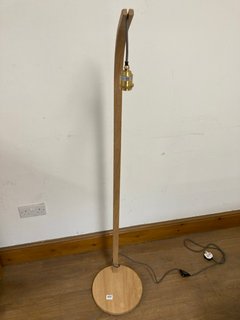 TOM RAFFIELD STEM FLOOR LAMP IN NATURAL OAK RRP - £525: LOCATION - PB