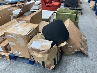 PALLET OF ASSORTED FURNITURE ITEMS TO INCLUDE FREYA ARMCHAIR IN IVORY BOUCLE: LOCATION - B3 (KERBSIDE PALLET DELIVERY)