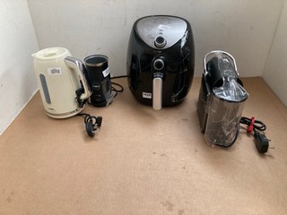 QTY OF ASSORTED ITEMS TO INCLUDE LAVAZZA A MODO MIO MILK SYSTEM: LOCATION - AR3