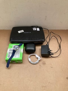 QTY OF ASSORTED ITEMS TO INCLUDE BELKIN EARBUDS: LOCATION - AR4