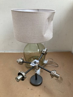 QTY OF ASSORTED LIGHTING ITEMS TO INCLUDE CLEAR GLASS TABLE LAMP: LOCATION - AR5