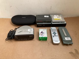 QTY OF ASSORTED ITEMS TO INCLUDE SONY DIGITAL RADIO: LOCATION - AR5