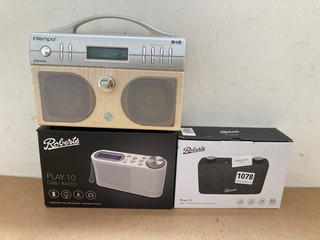 3 X ASSORTED RADIO'S TO INCLUDE ROBERTS PLAY 11 DAB RADIO: LOCATION - AR6