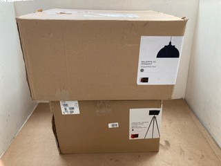 2 X ASSORTED JOHN LEWIS & PARTNERS LIGHTING ITEMS TO INCLUDE HERSCHEL TRIPOD FLOOR LAMP: LOCATION - AR6