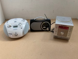 3 X ASSORTED AUDIO ITEMS TO INCLUDE ROBERTS CD AND RADIO PLAYER IN WHITE: LOCATION - AR11