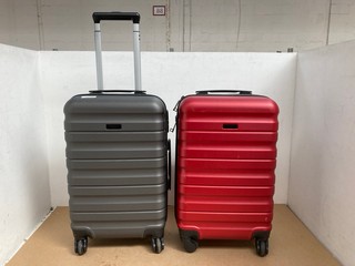 2 X ASSORTED HARD SHELL CABIN SUITCASE TO INCLUDE 1 X RED CABIN BAG: LOCATION - A8T