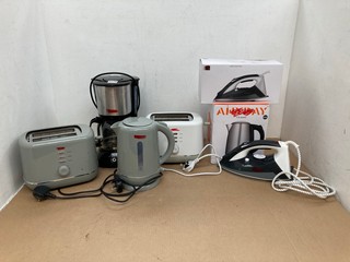 QTY OF ASSORTED ITEMS TO INCLUDE WHITE 2 SLICE TOASTER: LOCATION - A8T