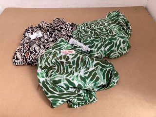 3 X ASSORTED JOHN LEWIS & PARTNERS WOMENS CLOTHING IN VARIOUS SIZES TO INCLUDE AND/OR ROWENA PRINT DRESS IN MULTI - SIZE UK 6: LOCATION - A7T