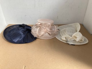 3 X ASSORTED JOHN LEWIS & PARTNERS FASCINATORS TO INCLUDE MARGOT DOWN BRIM HAT IN DUSKY PINK: LOCATION - A7T