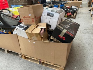 PALLET OF ASSORTED ITEMS TO INCLUDE AEG ON LIGHT AND POWER CORDLESS CLEANER: LOCATION - A7 (KERBSIDE PALLET DELIVERY)