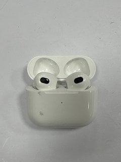 APPLE AIRPODS (3RD GEN) WITH LIGHTNING CHARGING CASE WIRELESS EARPHONES (ORIGINAL RRP - £169) IN WHITE: MODEL NO A2564 A2565 A2897 (UNIT ONLY) [JPTM122038]