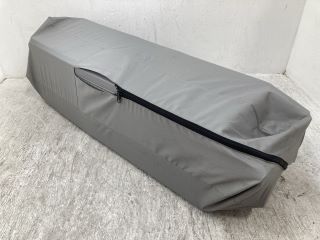 TRAVEL COT IN GREY AND WHITE STARS: LOCATION - E6