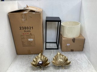 4 X ASSORTED HOME DECOR ITEMS TO INCLUDE SIDE TABLE IN BLACK: LOCATION - E7