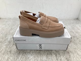 GEOX SPHERICAL SUEDE LOAFER IN NUDE SIZE UK 7: LOCATION - E11