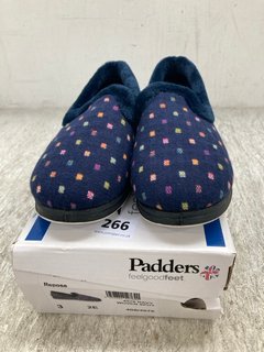 PADDERS REPOSE SLIPPER IN POLKA DOT SIZE UK 3: LOCATION - E14