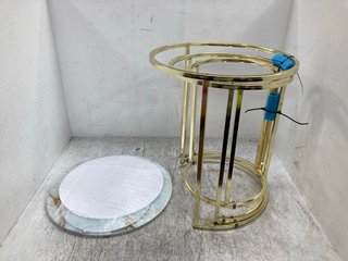 DECOLASSY SET 0F 3 SIDE TABLES IN GOLD: LOCATION - E14