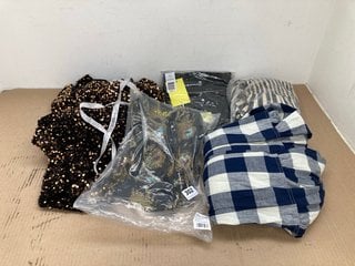 QTY OF ASSORTED CLOTHING TO INCLUDE UNIQLO JW ANDERSON GINGHAM MAXI DRESS IN BLUE SIZE SMALL: LOCATION - E16