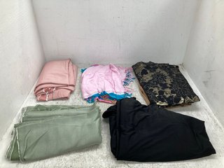 QTY OF ASSORTED HOUSEHOLD ITEMS TO INCLUDE SHAWL IN BABY PINK: LOCATION - E18