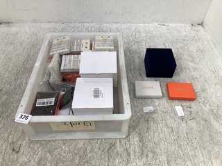 QTY OF ASSORTED JEWELRY ITEMS TO INCLUDE 5 X JEWELLERY BRACELET BOXES: LOCATION - F18