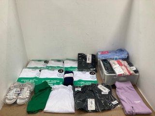 QTY OF ASSORTED CHILDRENS CLOTHING TO INCLUDE QTY OF GEORGE 2 PACK SHORT SLEEVE TSHIRTS IN WHITE SIZE: 9 - 10 YRS: LOCATION - F15