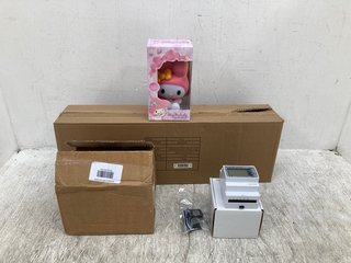 3 X ASSORTED ITEMS TO INCLUDE BOX OF MY MELODY MOON LIGHTS: LOCATION - F14