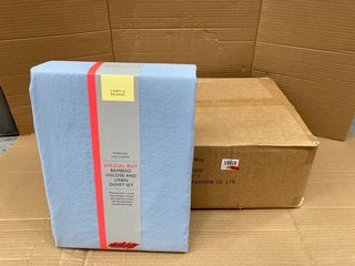 BOX OF JOHN LEWIS AND PARTNERS KING SIZE COMFY AND RELAXED BAMBOO VISCOSE AND LINEN DUVET SETS IN BLUE RRP - £440: LOCATION - F11