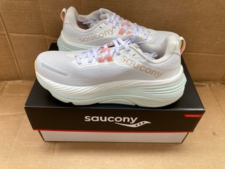 SAUCONY WOMENS HURRICANE 24 LACE UP TRAINERS IN WHITE SIZE: 7: LOCATION - F3