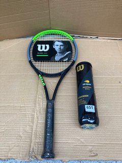 WILSON BLADE TENNIS RACKET TO INCLUDE WILSON US OPEN 4 TENNIS BALL PACK: LOCATION - F2