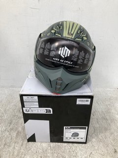 ILM MENS PATTERNED PROTECTIVE MOTORCYCLE HELMET IN GREEN SIZE: L: LOCATION - G1