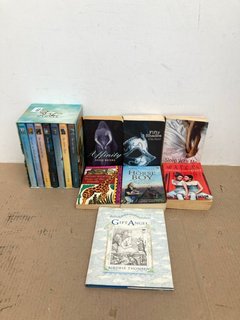 QTY OF ASSORTED BOOKS TO INCLUDE THE COMPLETE SERIES OF C.S LEWIS THE CHRONICLES OF NARNIA: LOCATION - G2