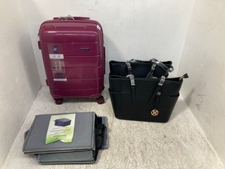 4 X ASSORTED LUGGAGE ITEMS TO INCLUDE KONO 20'' CABIN HARDSHELL TRAVEL SUITCASE IN PURPLE: LOCATION - G6