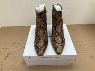 ME AND EM WOMENS CHISELLED TOE SNAKE PRINT HEELED BOOTS IN TAN/BLACK SIZE: 40 EU RRP - £425: LOCATION - E0