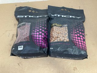 2 X ASSORTED STICKY FISH BAITS IN MANILLA AND BLOODWORM 2.5KG BB: 07/27: LOCATION - G11