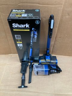 2 X ASSORTED SHARK VACUUM CLEANERS TO INCLUDE ANTI HAIR WRAP CORDLESS STICK VACUUM: LOCATION - G13