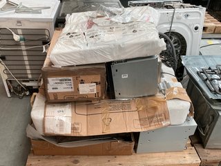 PALLET OF ASSORTED KITCHEN APPLIANCES - SPARES AND REPAIRS ONLY: LOCATION - D7 (KERBSIDE PALLET DELIVERY)