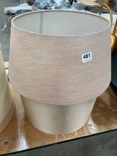 2 X ASSORTED DRUM STYLE LAMP SHADES IN NATURAL FINISH: LOCATION - D7